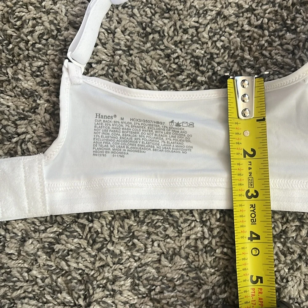 NEW Hanes bra white wire-free bra with adjustable straps size medium